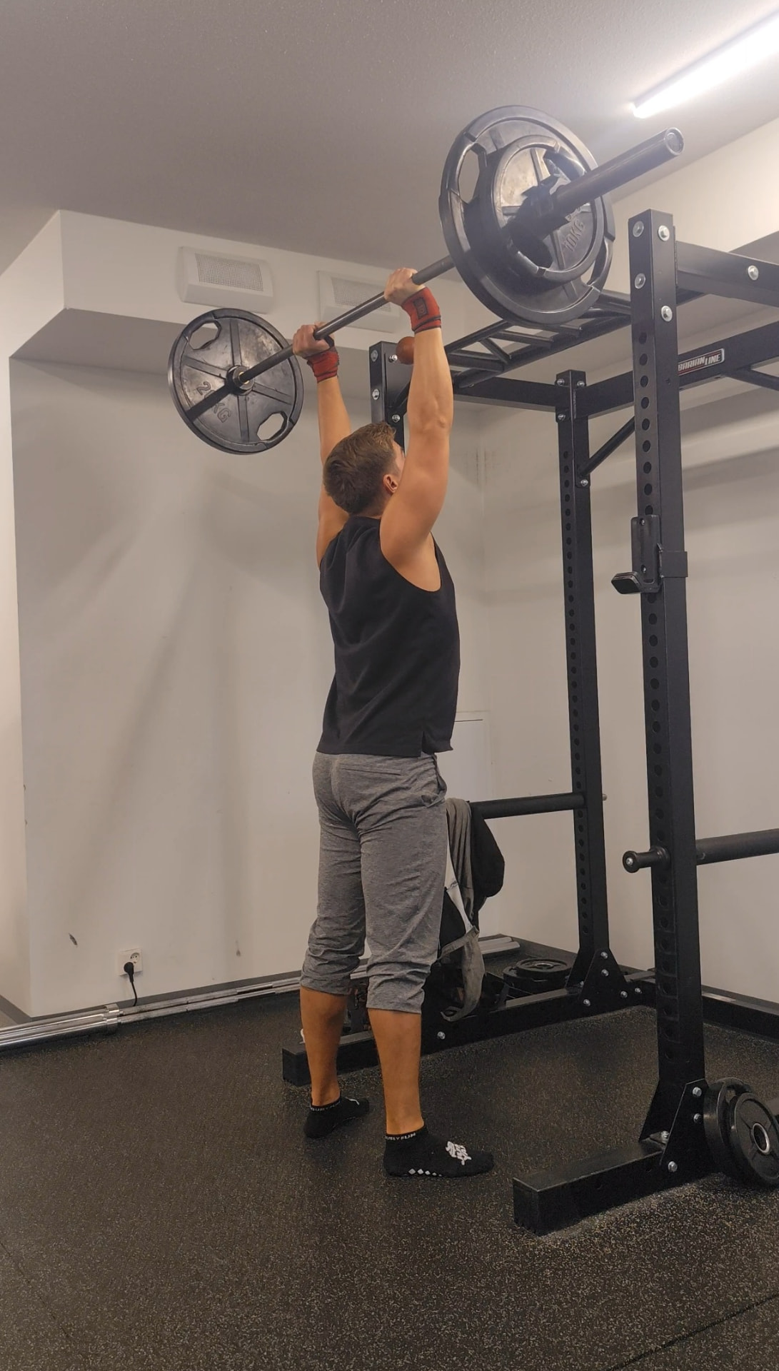 Exercise video demonstration of an overhead press